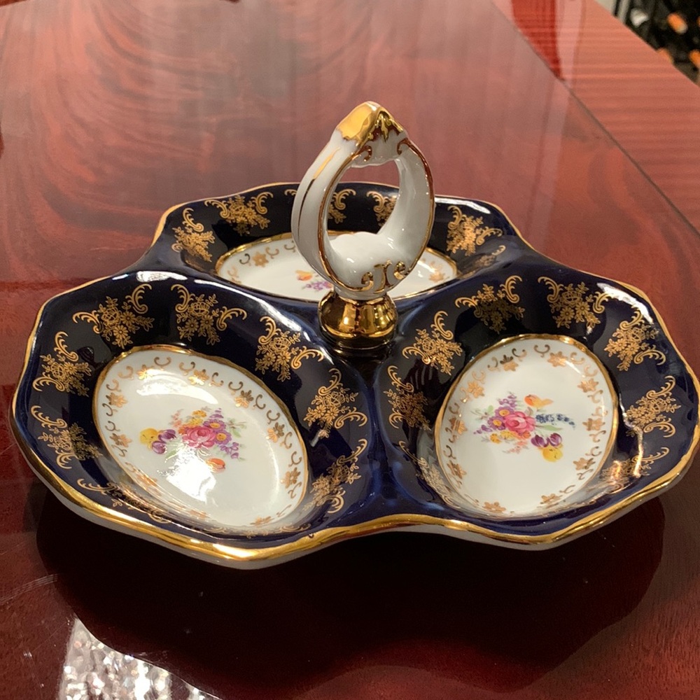 NWT FINE CHINA SERVING PLATE FROM CZECH REPUBLIC.